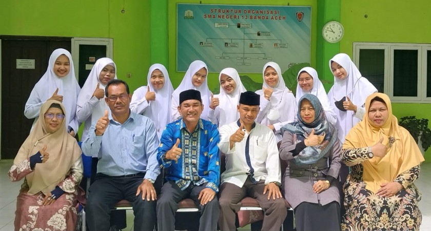 Penyerahan Mahasiswa Praktikan FKIP USK di SMA Negeri 13 Banda Aceh
