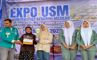SISWA SMAN 13 BANDA ACEH MERAIH JUARA DI AJANG EXPO UNIVERSITAS SERAMBI MEKAH