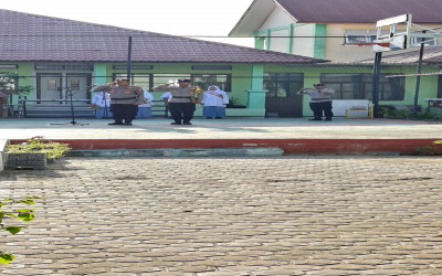 Kasat Binmas Polresta Kota Banda Aceh Pembina Upacara di SMA Negeri 13 Banda Aceh